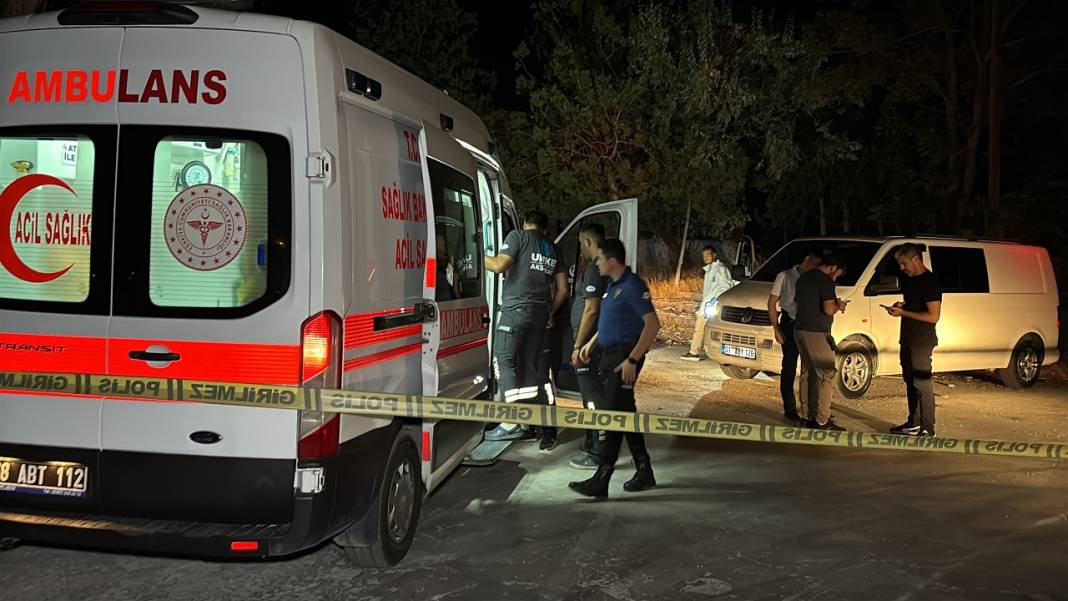 Aksaray'da kan donduran olay: Minibüsün tavan çıtasına bağlı ipte asılı halde bulundu! 1